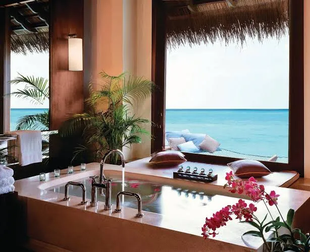 Top Romantic Suites for Honeymoon: In-Depth Architectural & Booking Analysis